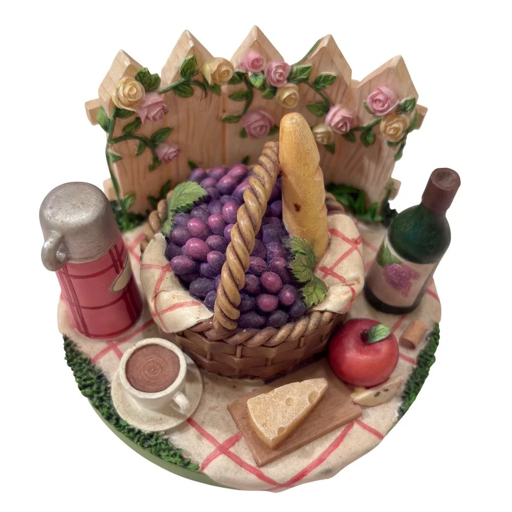 Our America Picnic‎ Candle Capper Topper Multicolor Excellent Grapes Wine Fence